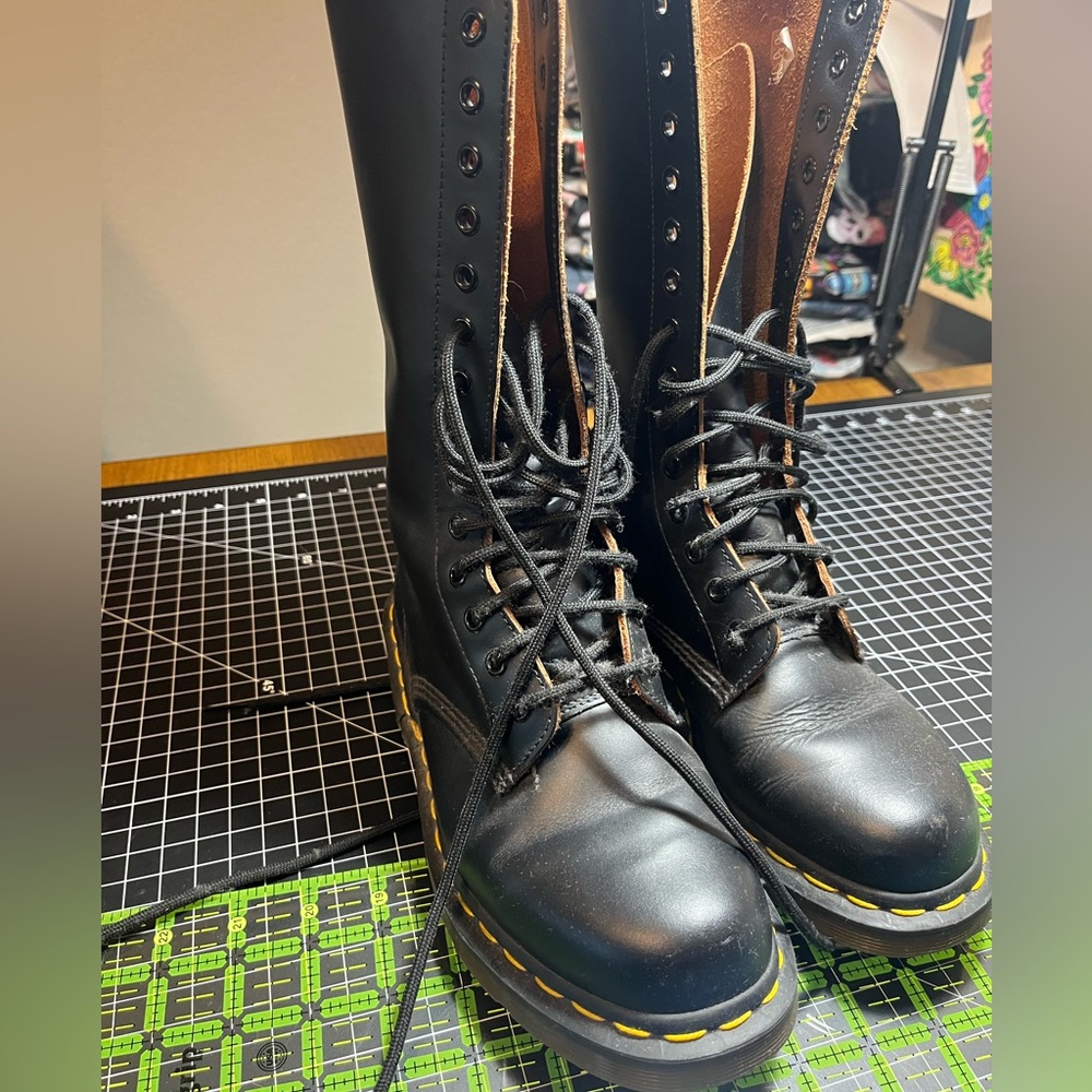 Made in England 14 Eye Dr. Martens